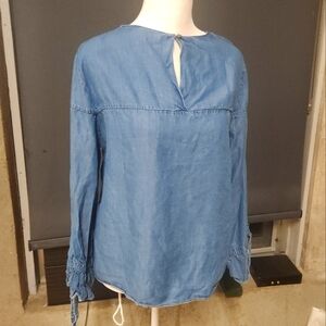 Banana Republic lightweight Denim top w/beautiful cutouts in sleeves S NWOT